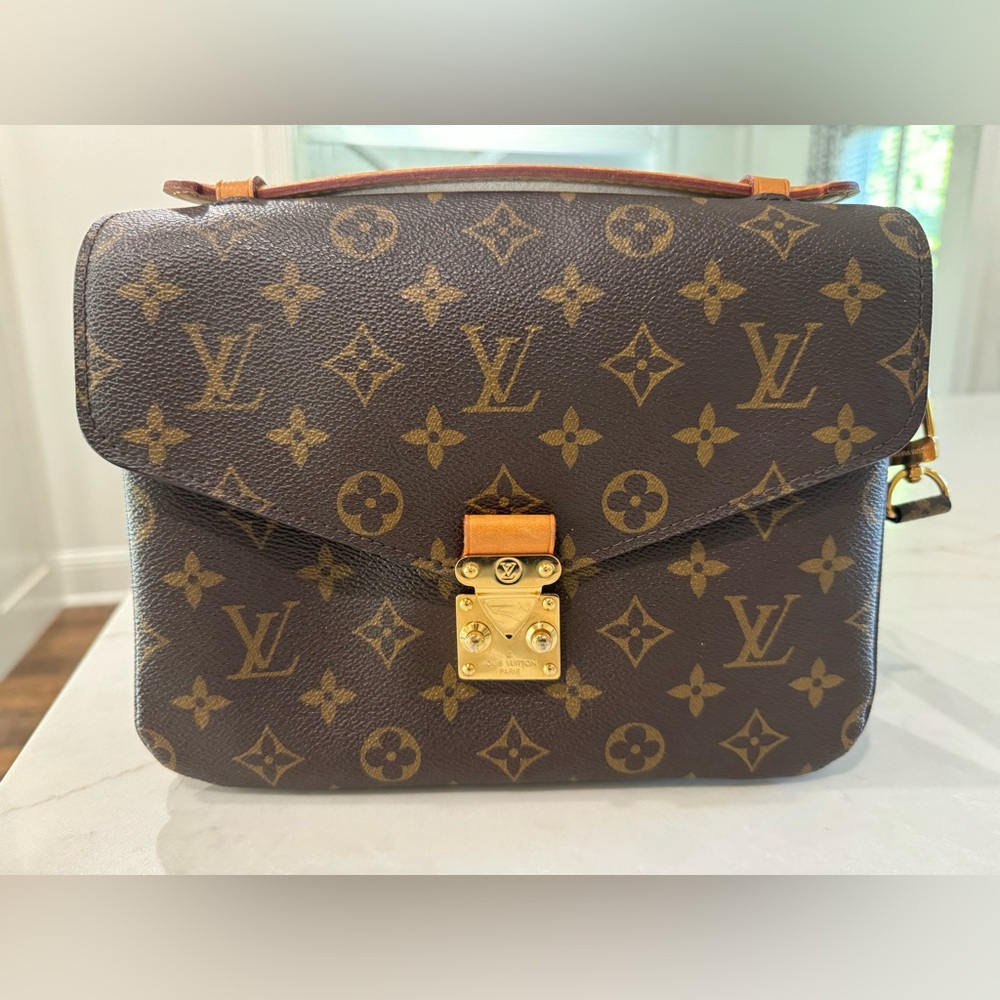 Louis Vuitton Pochette Metis